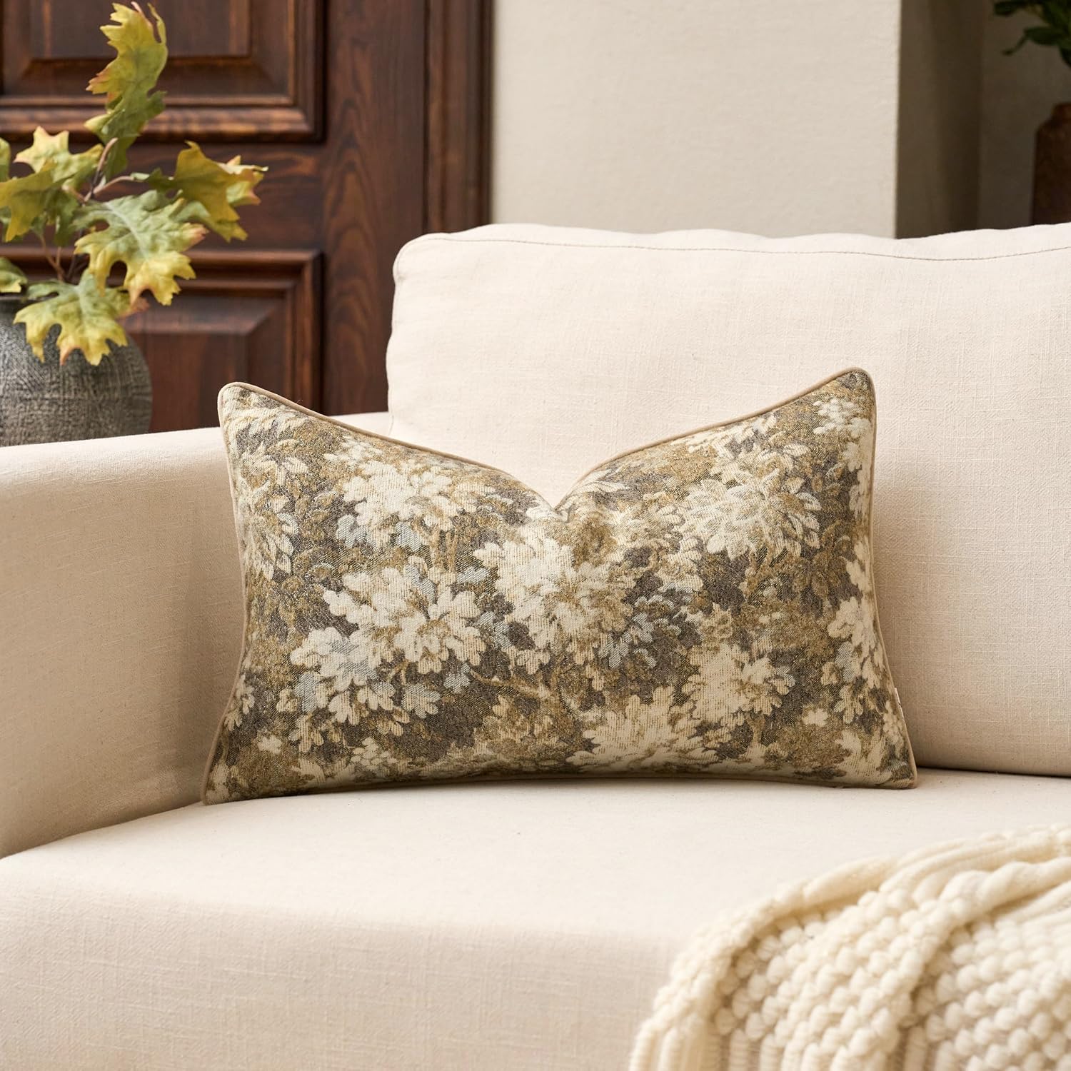 Amazon.com: Yangest Neutral Floral Pillow Cover 12 x 20 Inches, Vintage Chenille Rectangle Throw Pillow Cover Soft Decorative Farmhouse Accent Couch Pillow Cover for Living Room Bedroom, Beige : Home & Kitchen